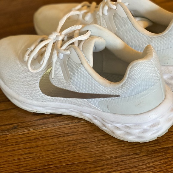 Worn twice!! In amazing shape. Incredibly comfortable. - Picture 6 of 6